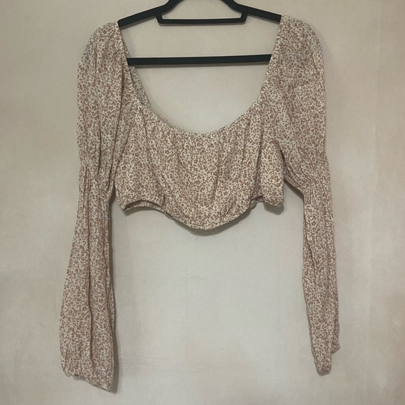 Lelis LIKE NEW micro floral print long sleeve smocked button crop top size L - Picture 3 of 6